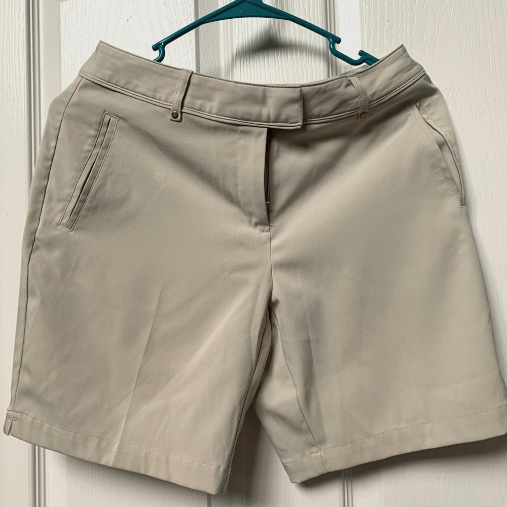 Lady Hagen Size 2 Beige Golf Shorts